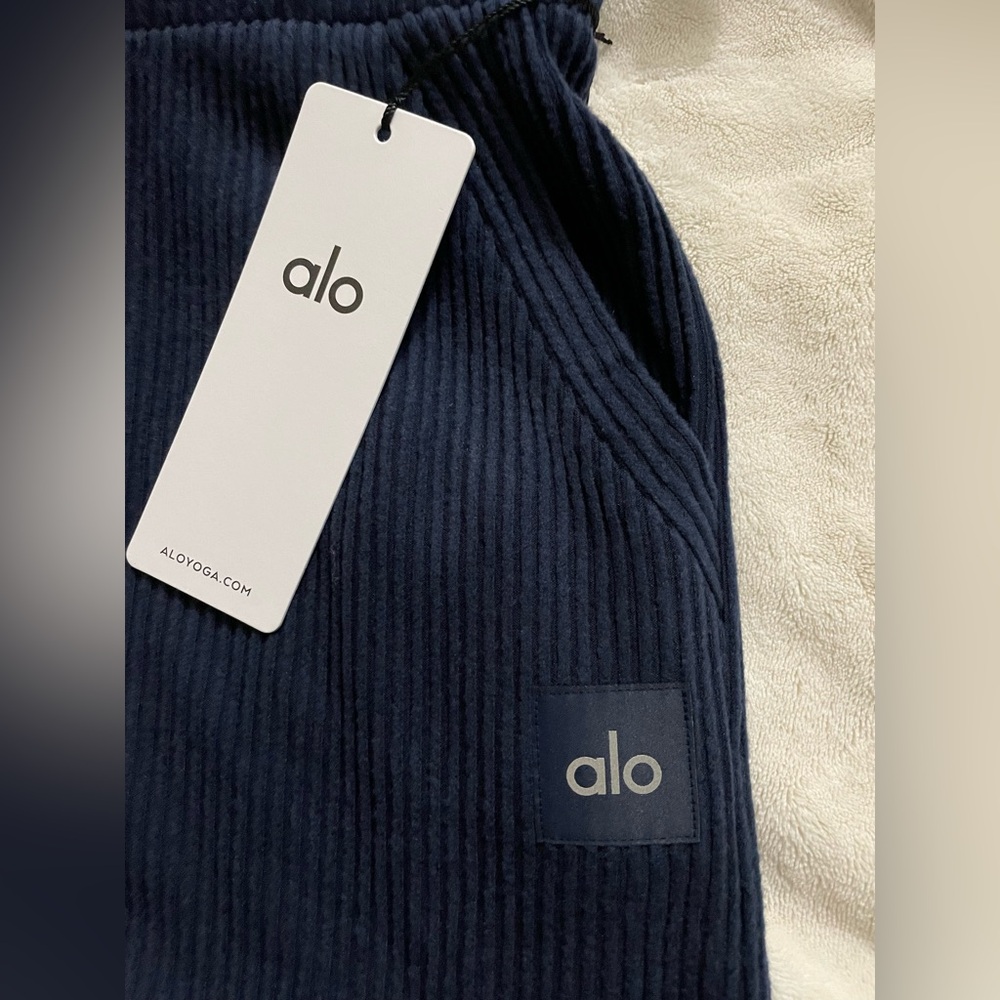 Alo Yoga NWT Muse Wide Leg Pants Navy Blue Relax Fit Size XS Front Pockets - Picture 9 of 10
